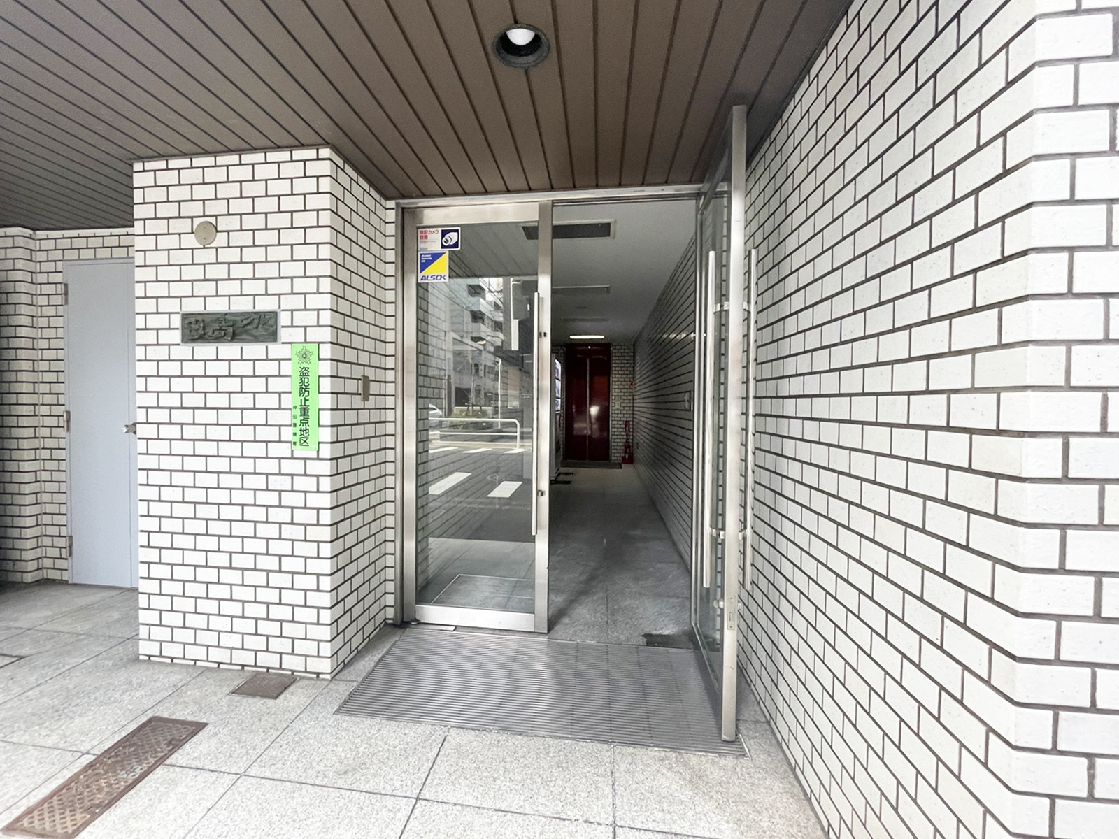 オフィスビル出入口