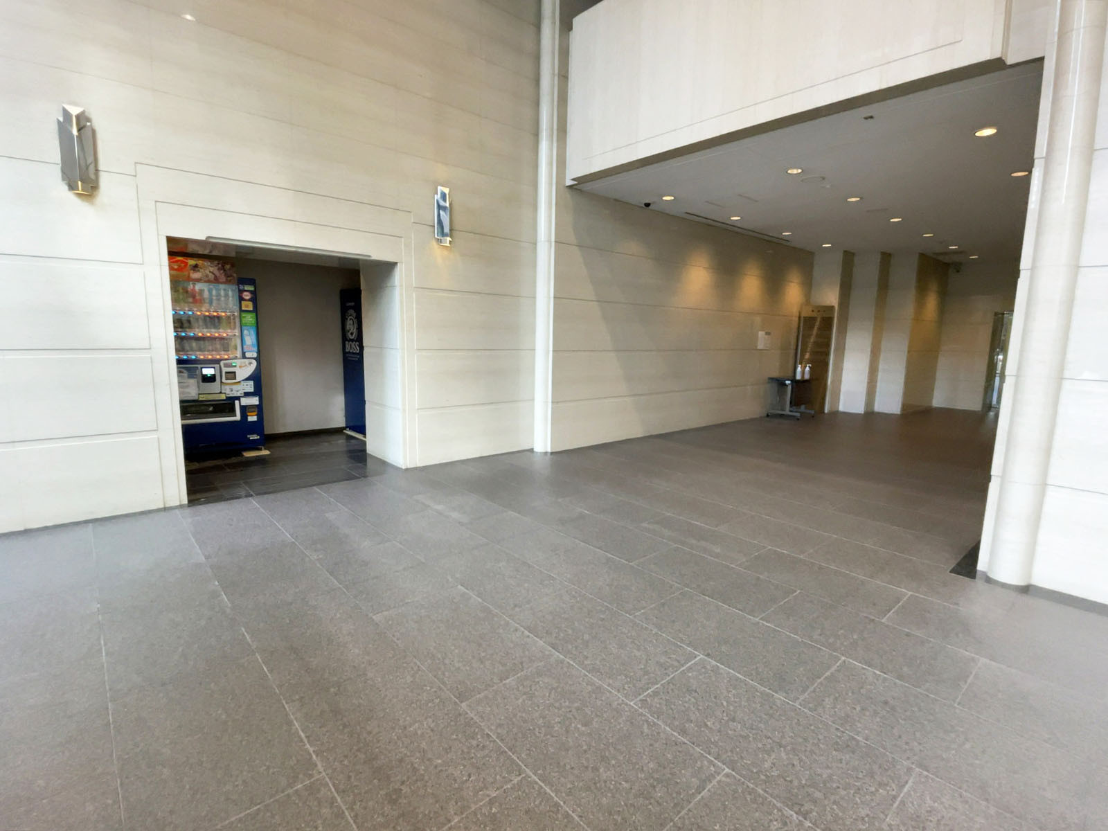 エントランスホール