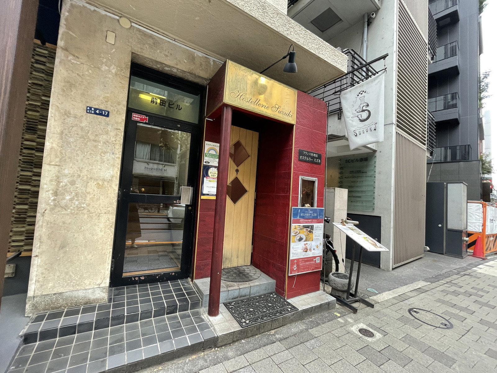 地下1階飲食店の出入口