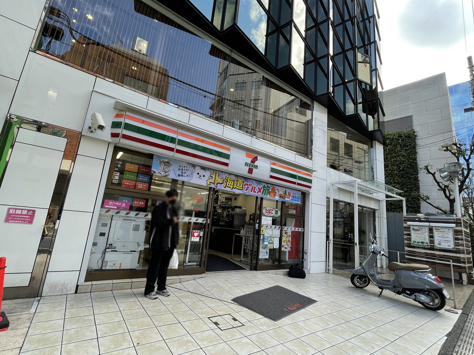 1階のセブンイレブン 原宿表参道店