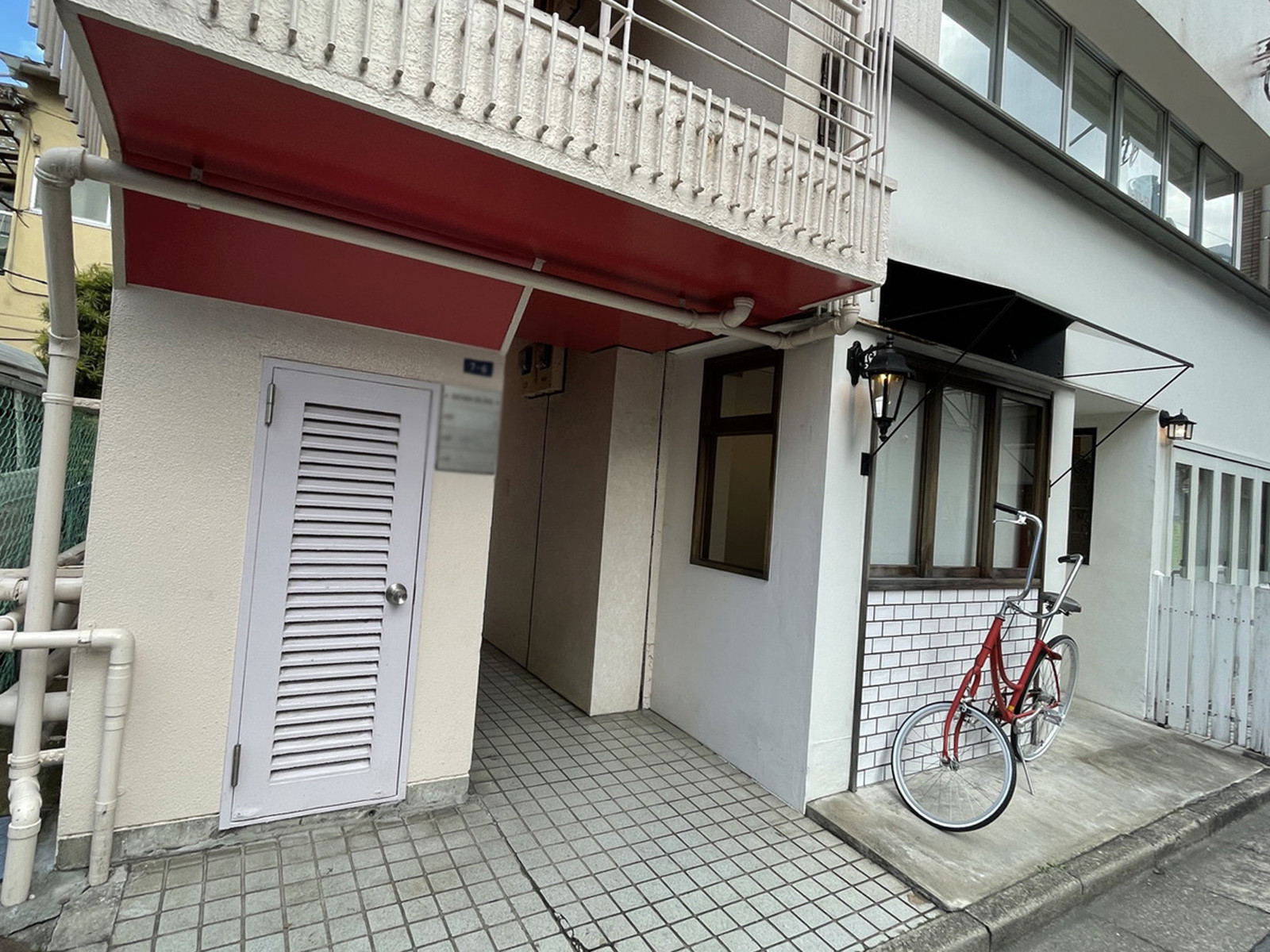 オフィスビル出入口