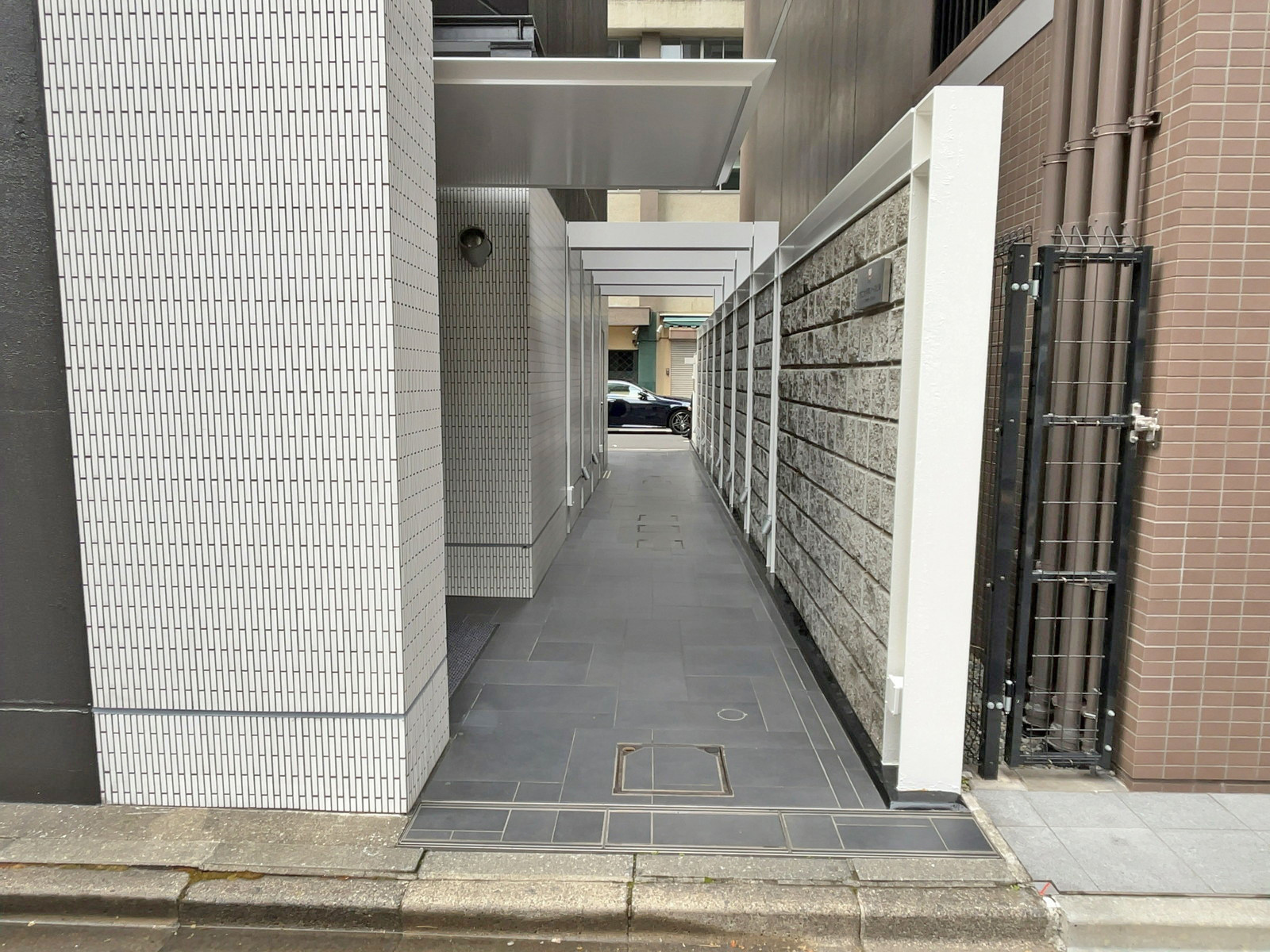 オフィスビル出入口