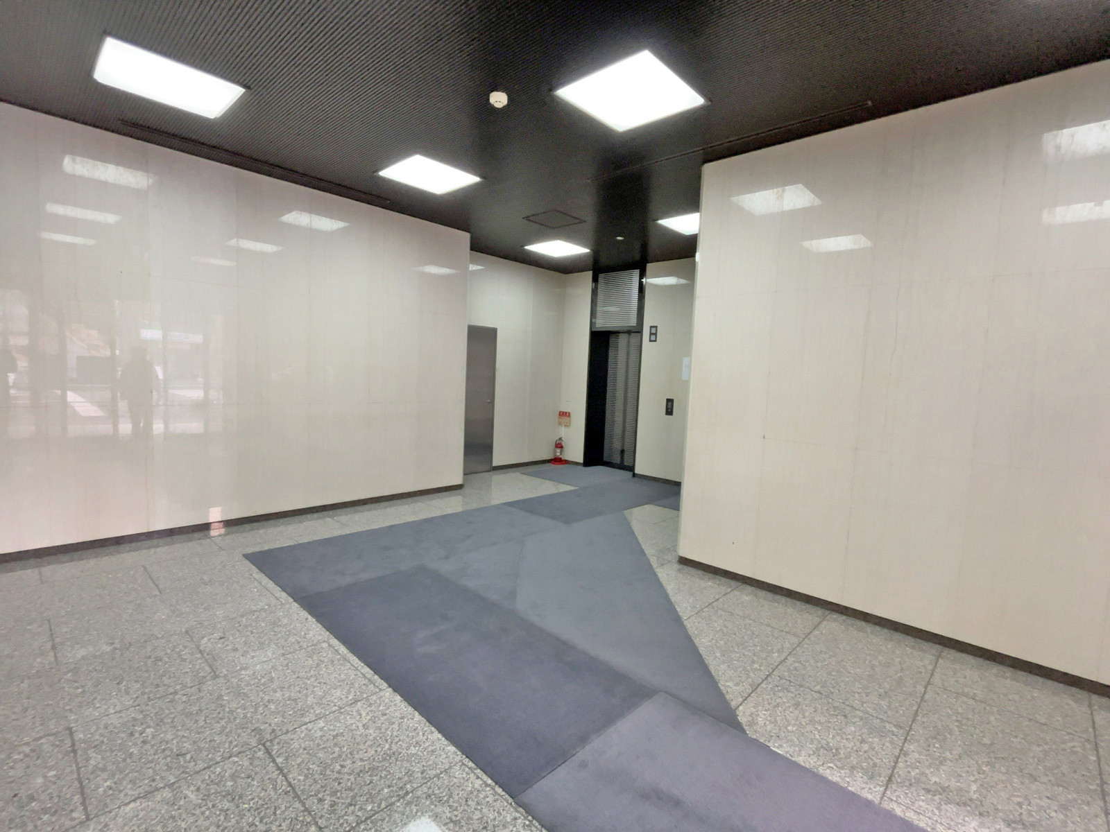 エントランスホール