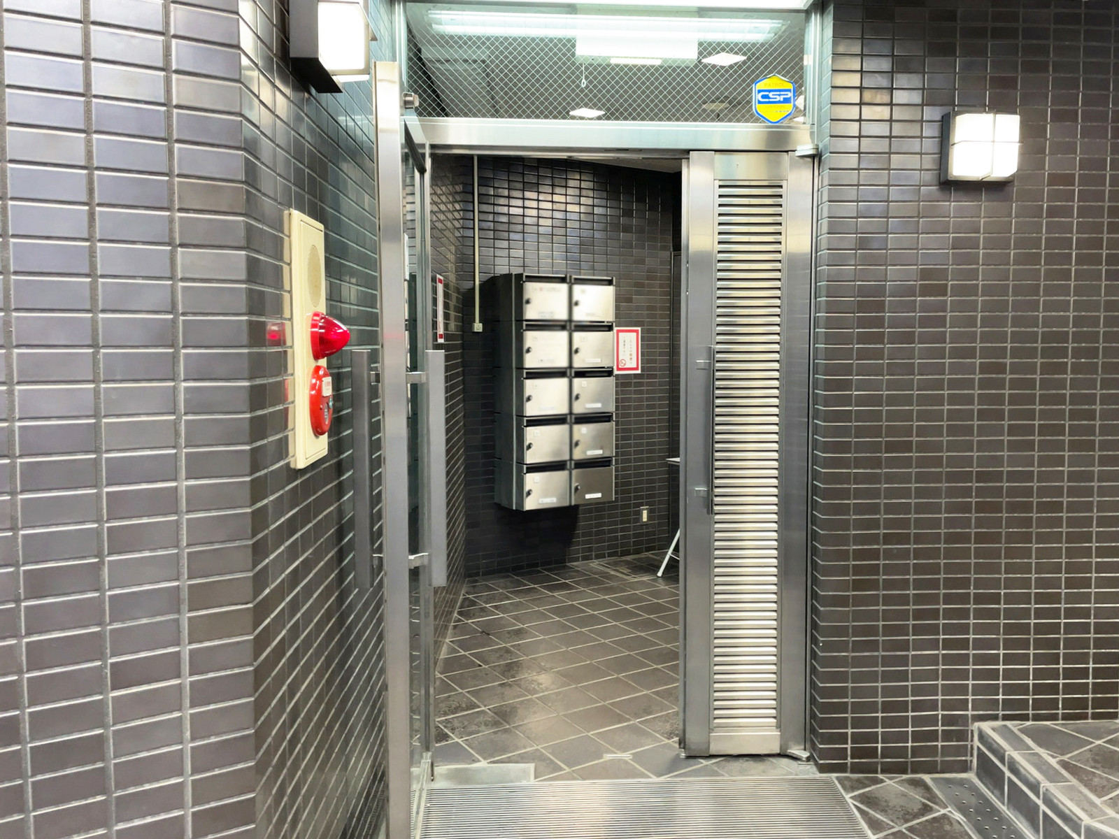 オフィスビル出入口