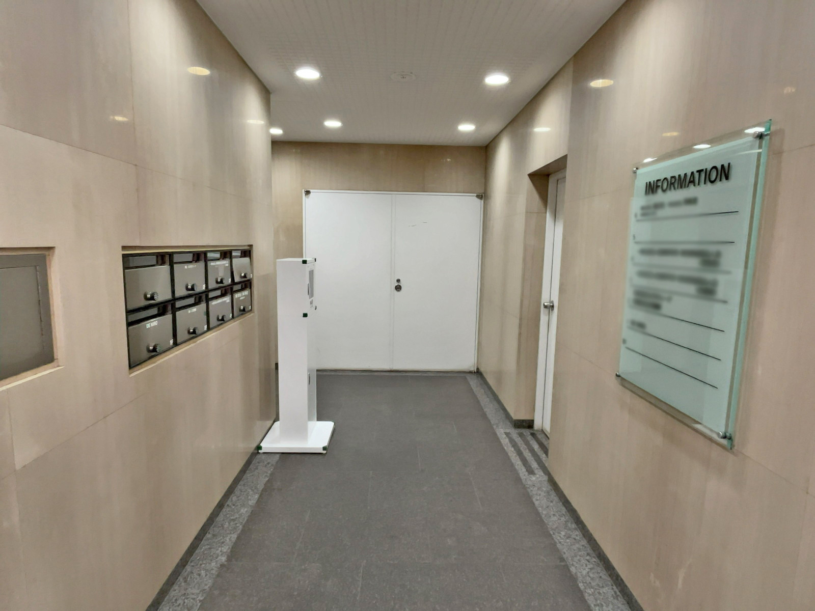 エントランスホール
