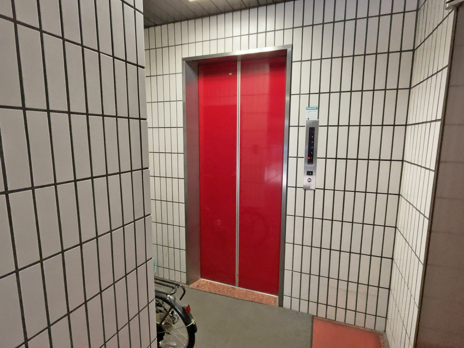 エレベーター(1基)