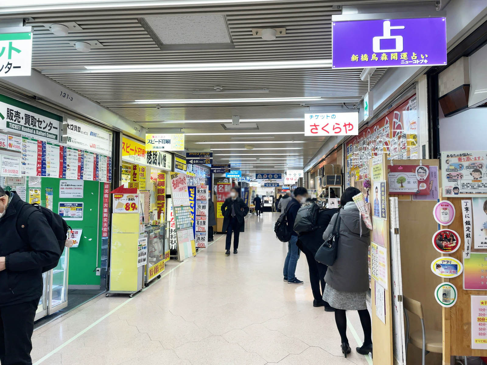 1階には様々なテナントが入居中