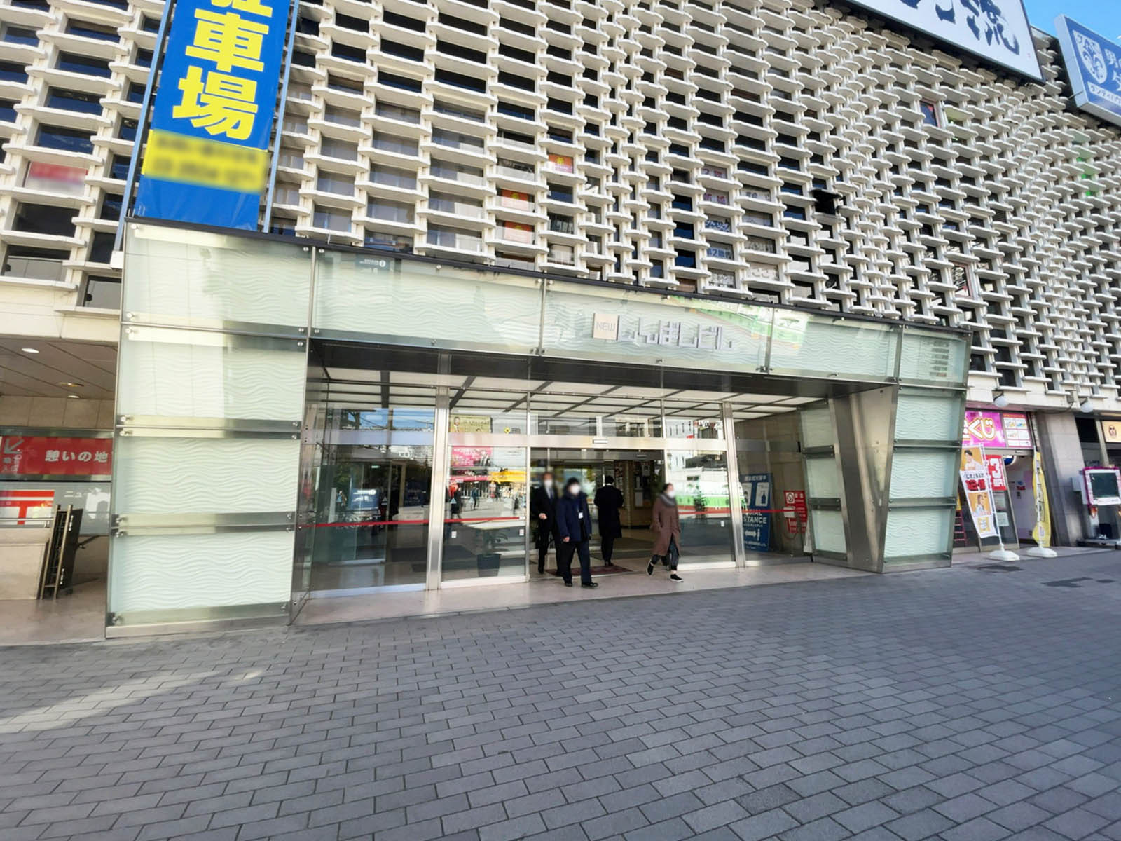 オフィスビル出入口