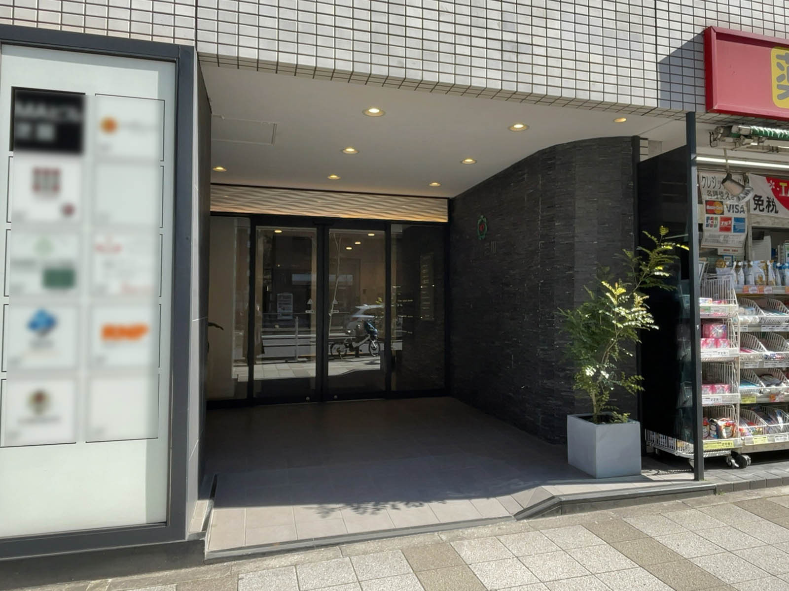 オフィスビル出入口