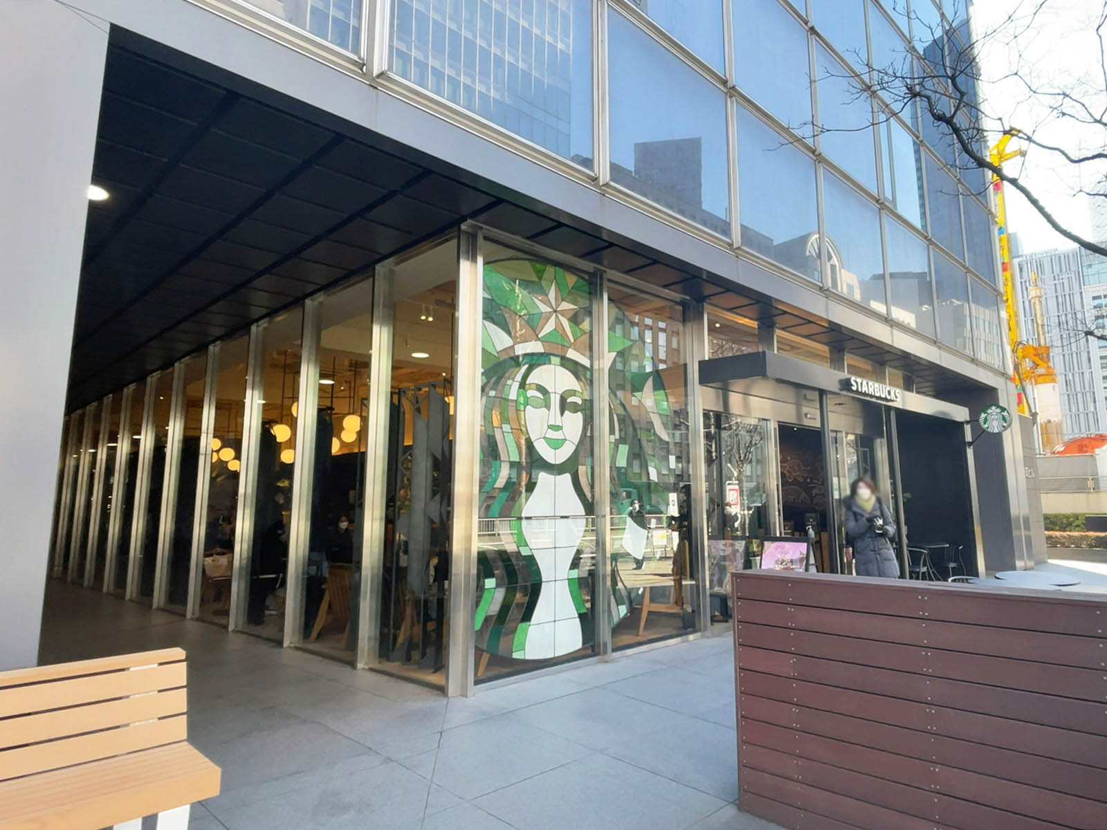 1階のスターバックス コーヒー 新田町ビル店