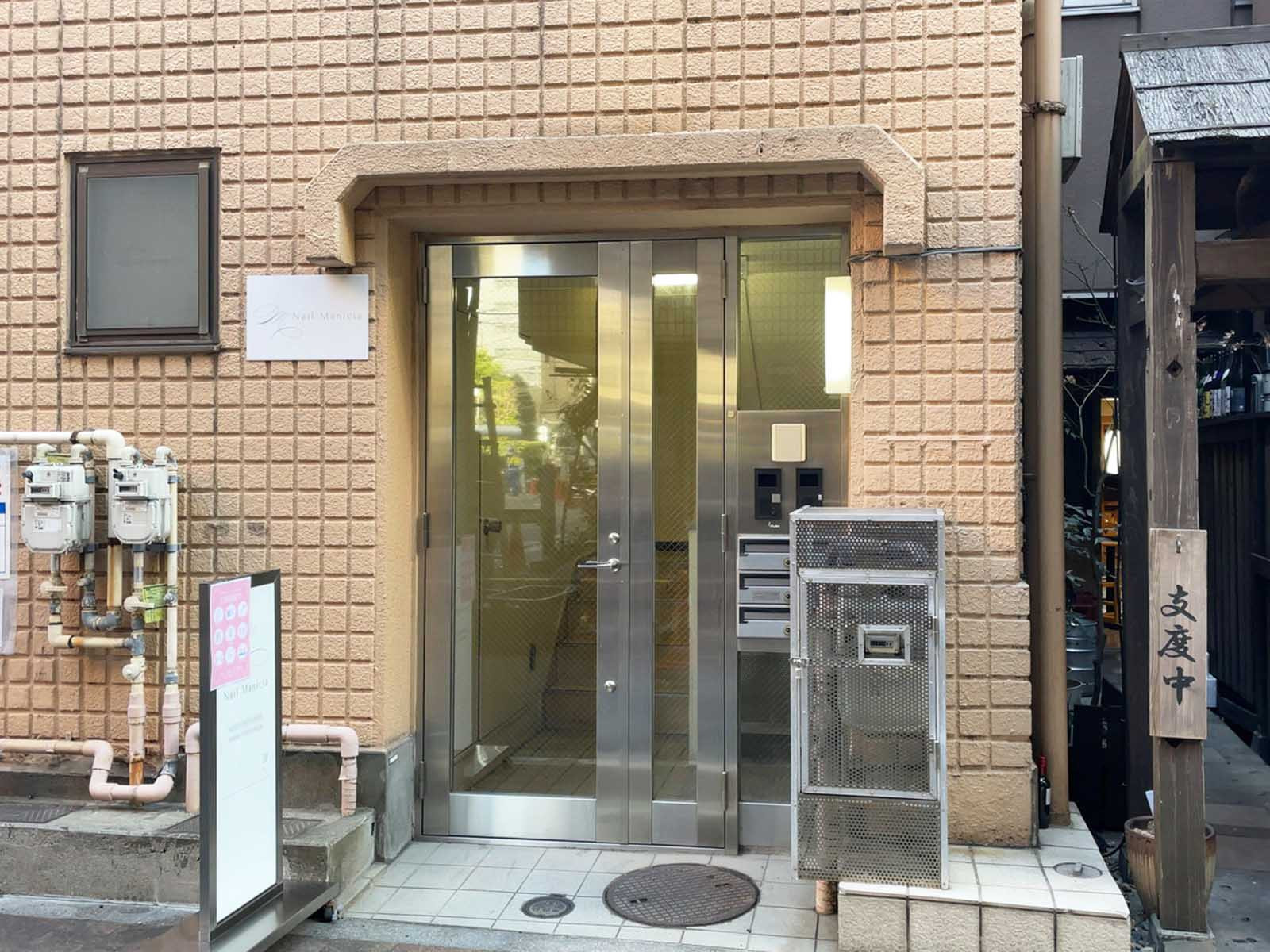 オフィスビル出入口