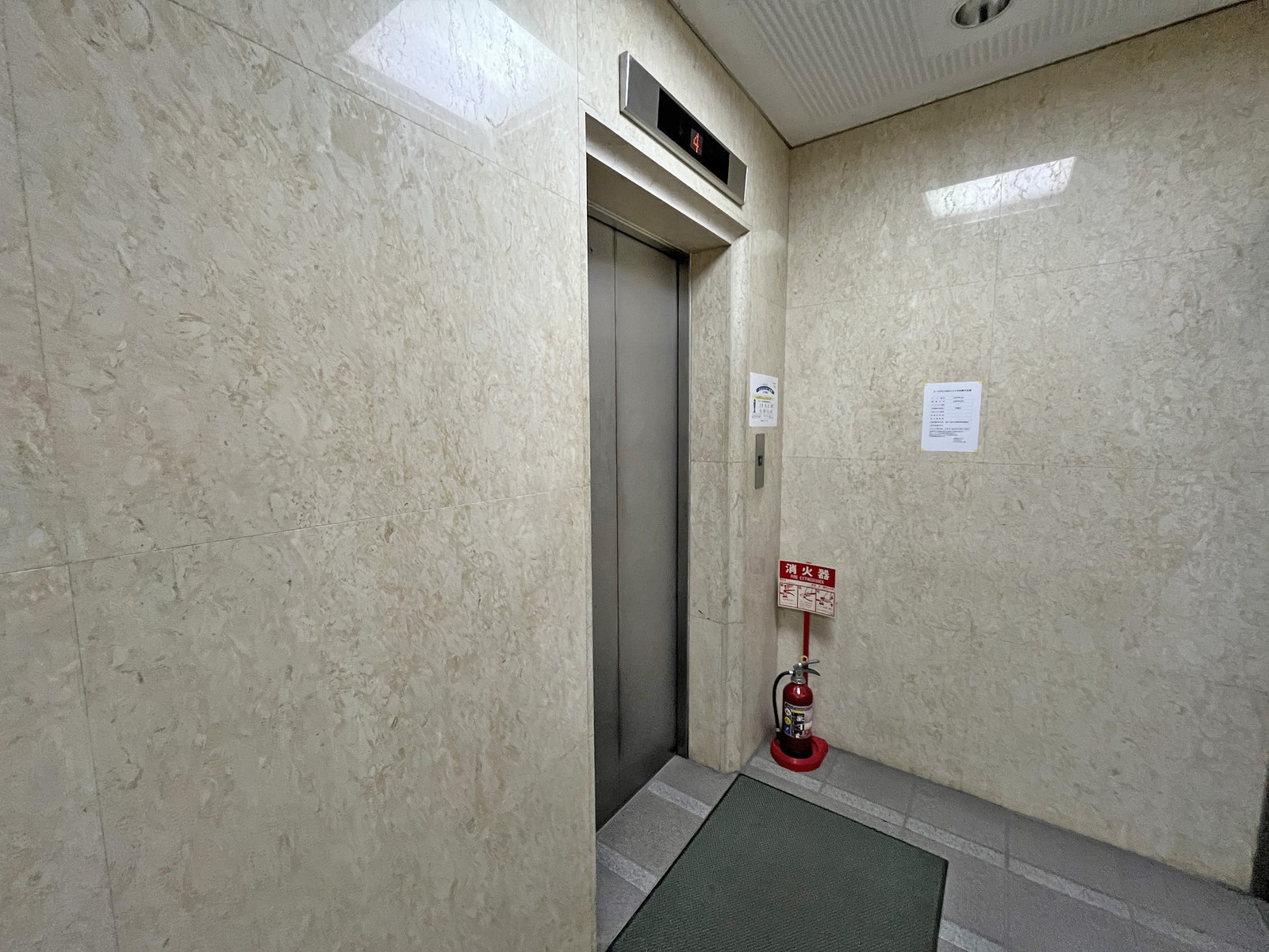 エレベーター（1基）