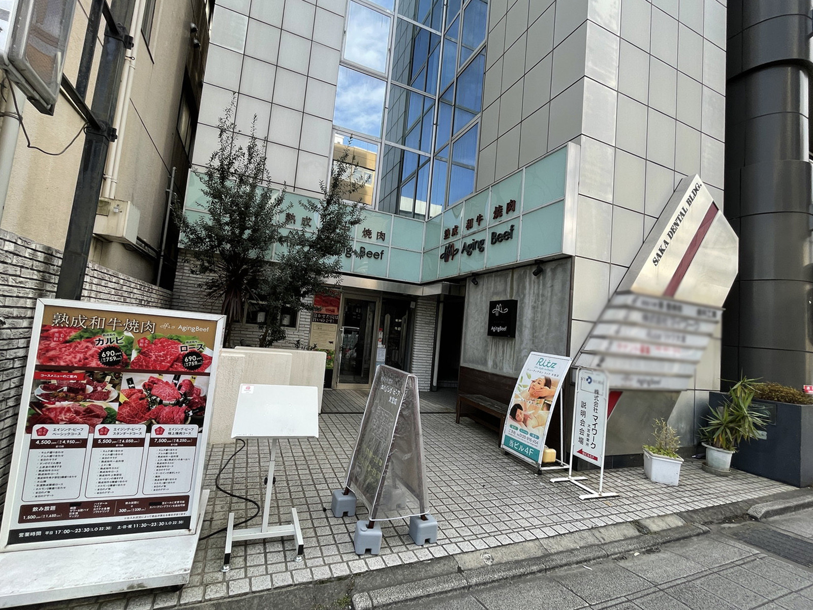 オフィスビル出入口