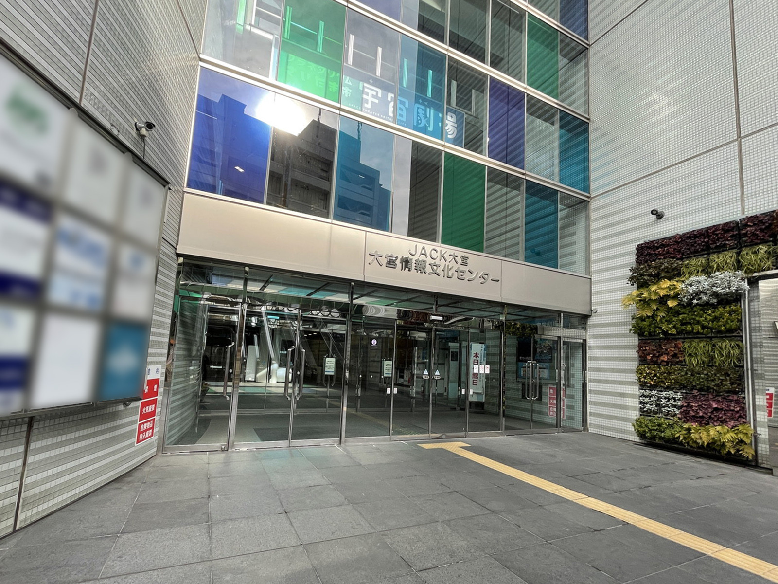 オフィスビル出入口