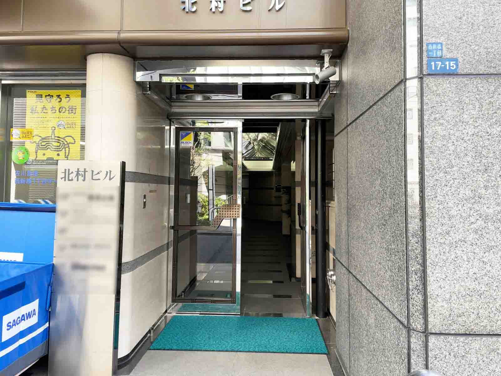 オフィスビル出入口