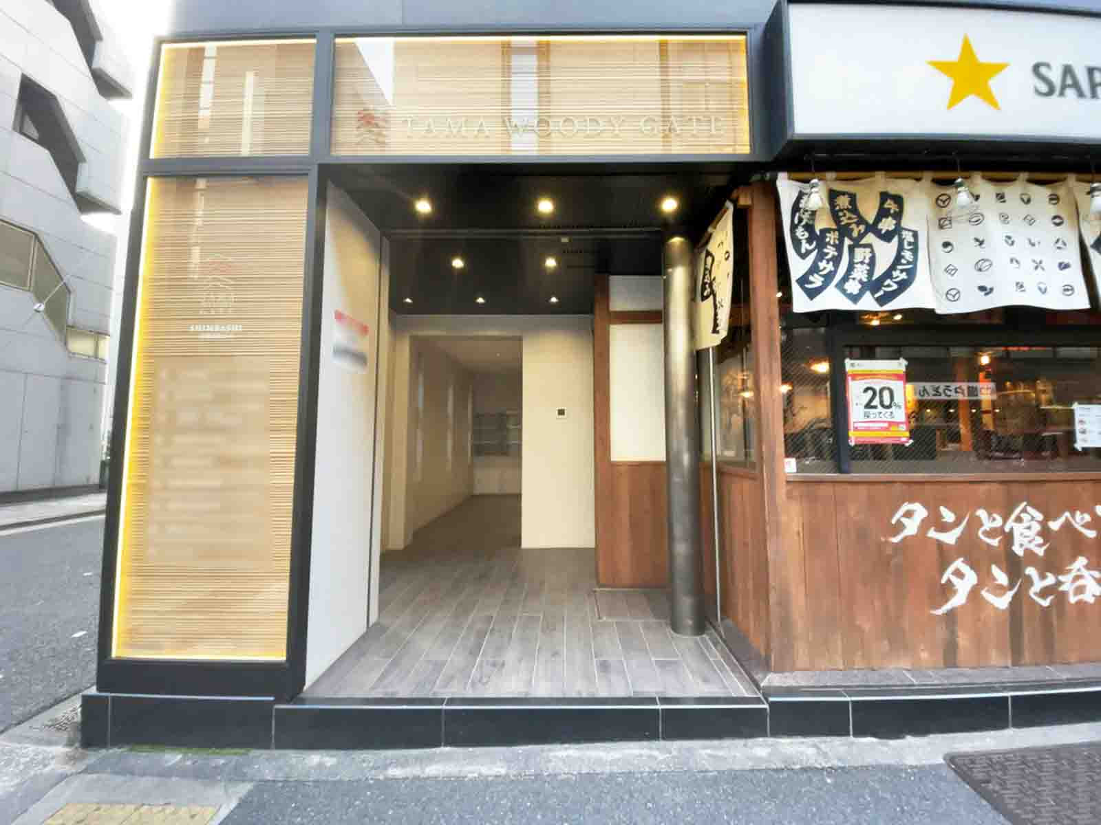 オフィスビル出入口