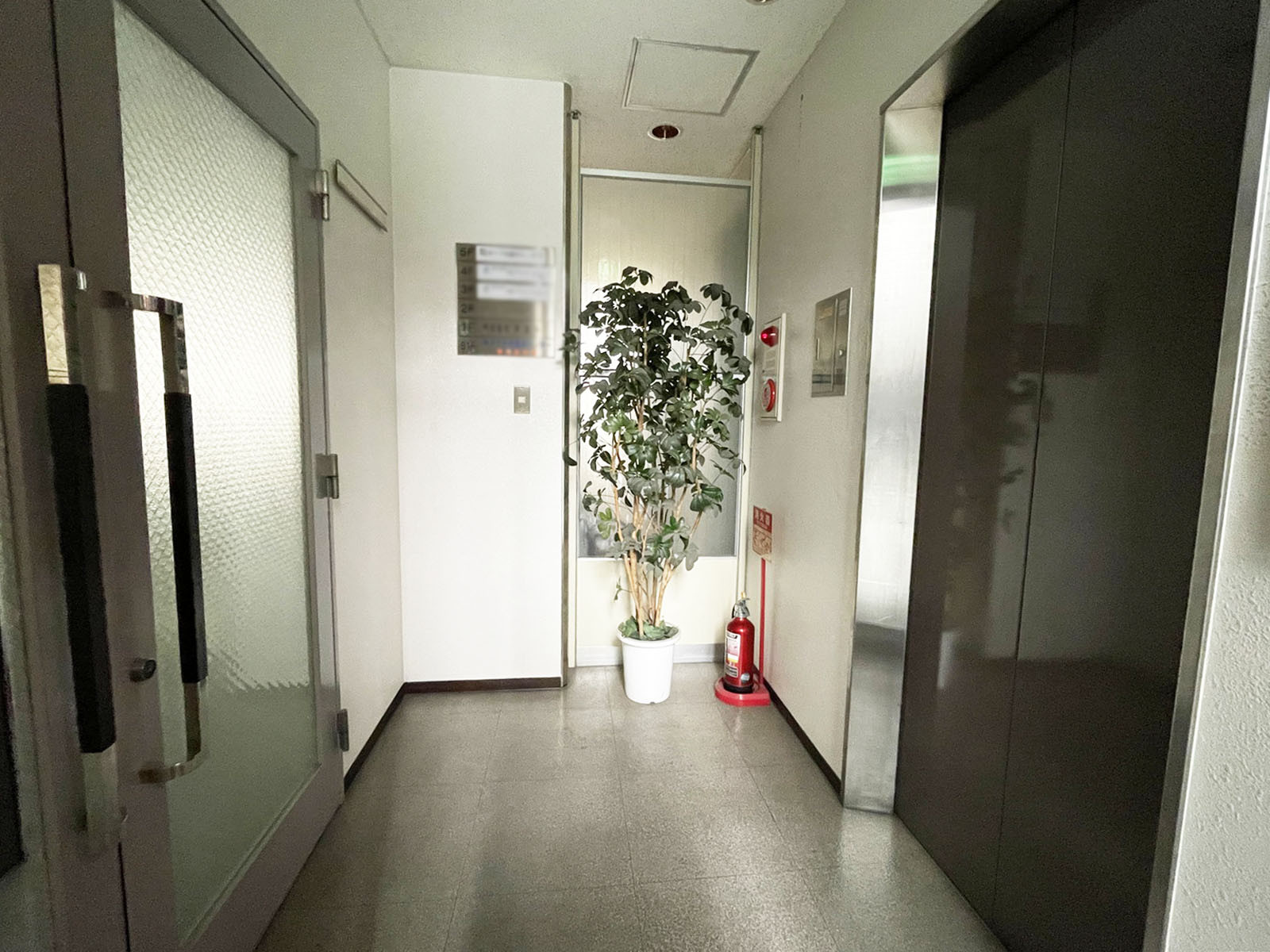 エントランスホール