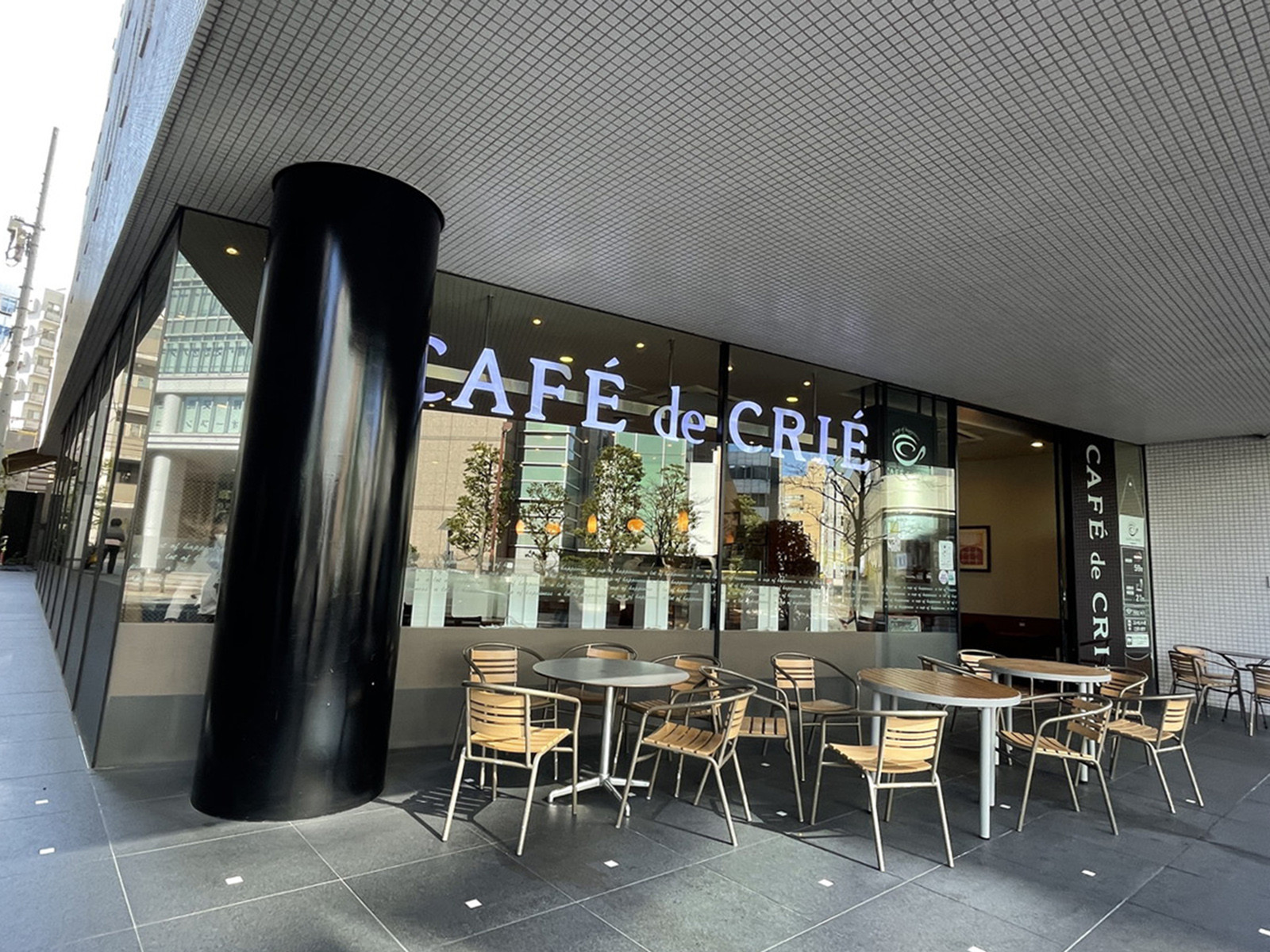 1階のカフェ・ド・クリエ飯田橋東口店
