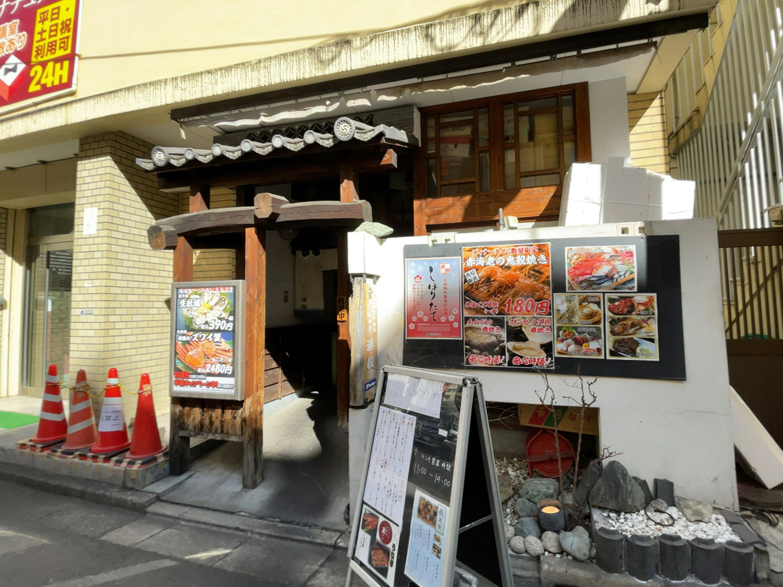 1階飲食店の様子