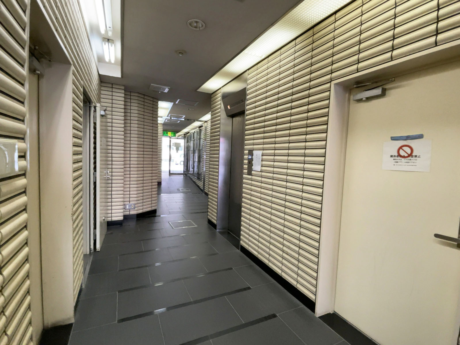 エントランスホール