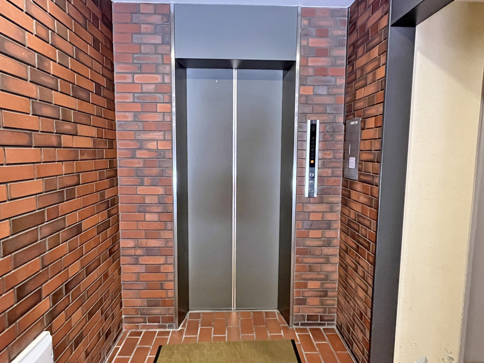 エレベーター(1基)