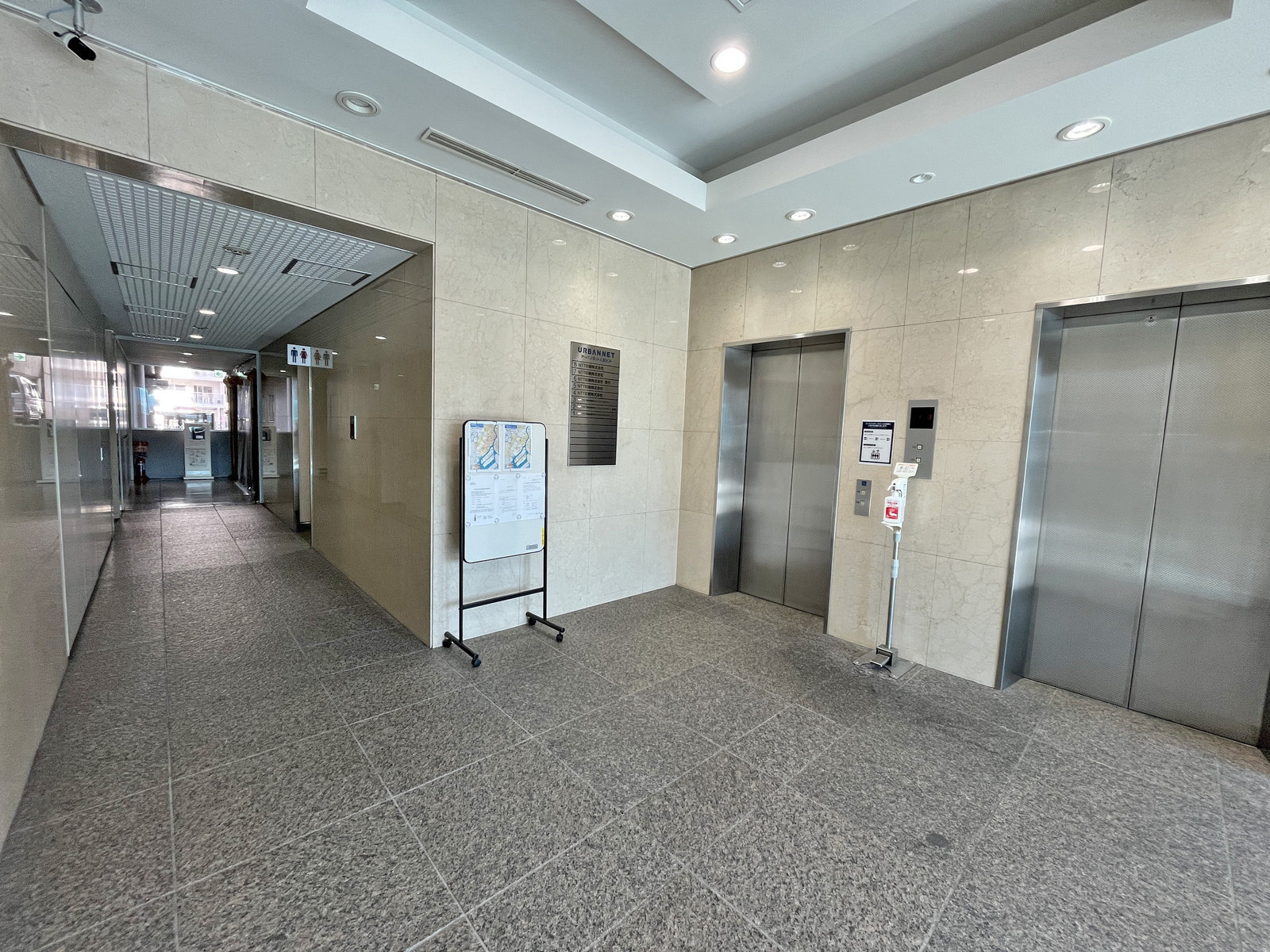 エントランスホール