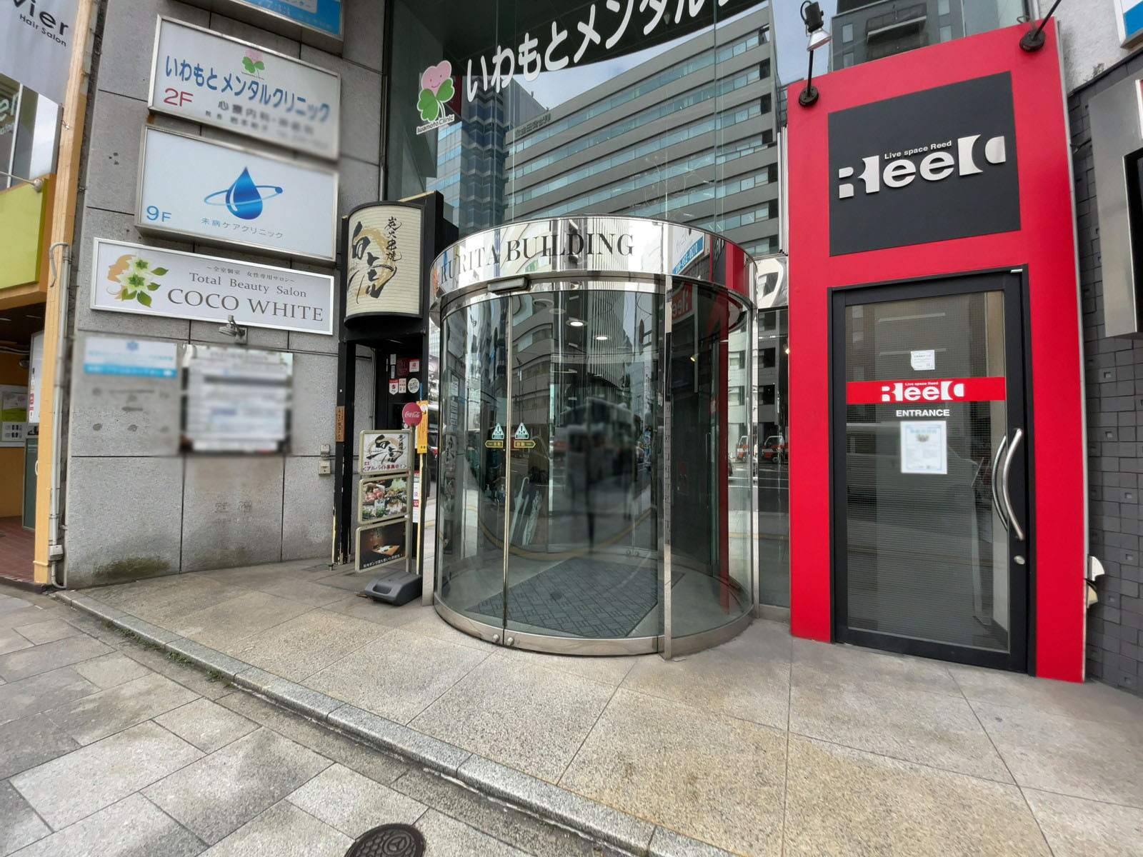 オフィスビル出入口