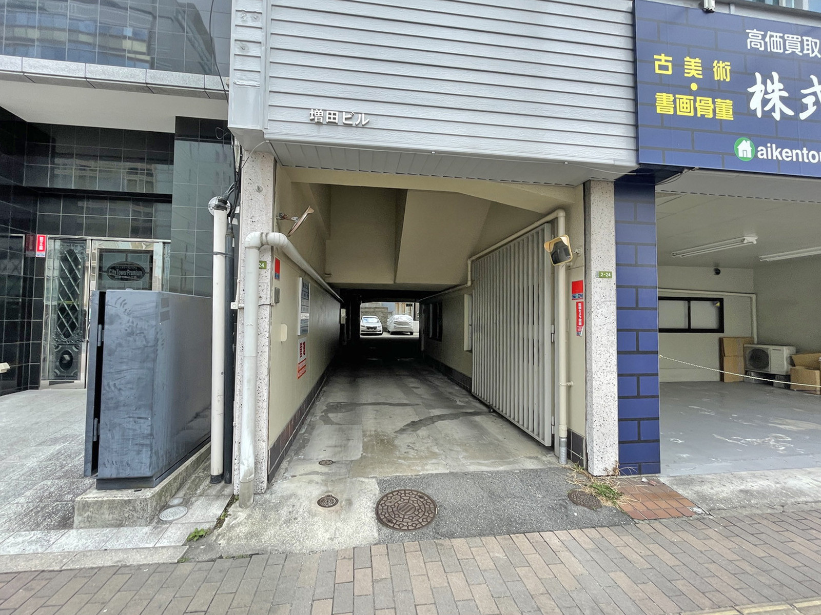 オフィスビル出入口