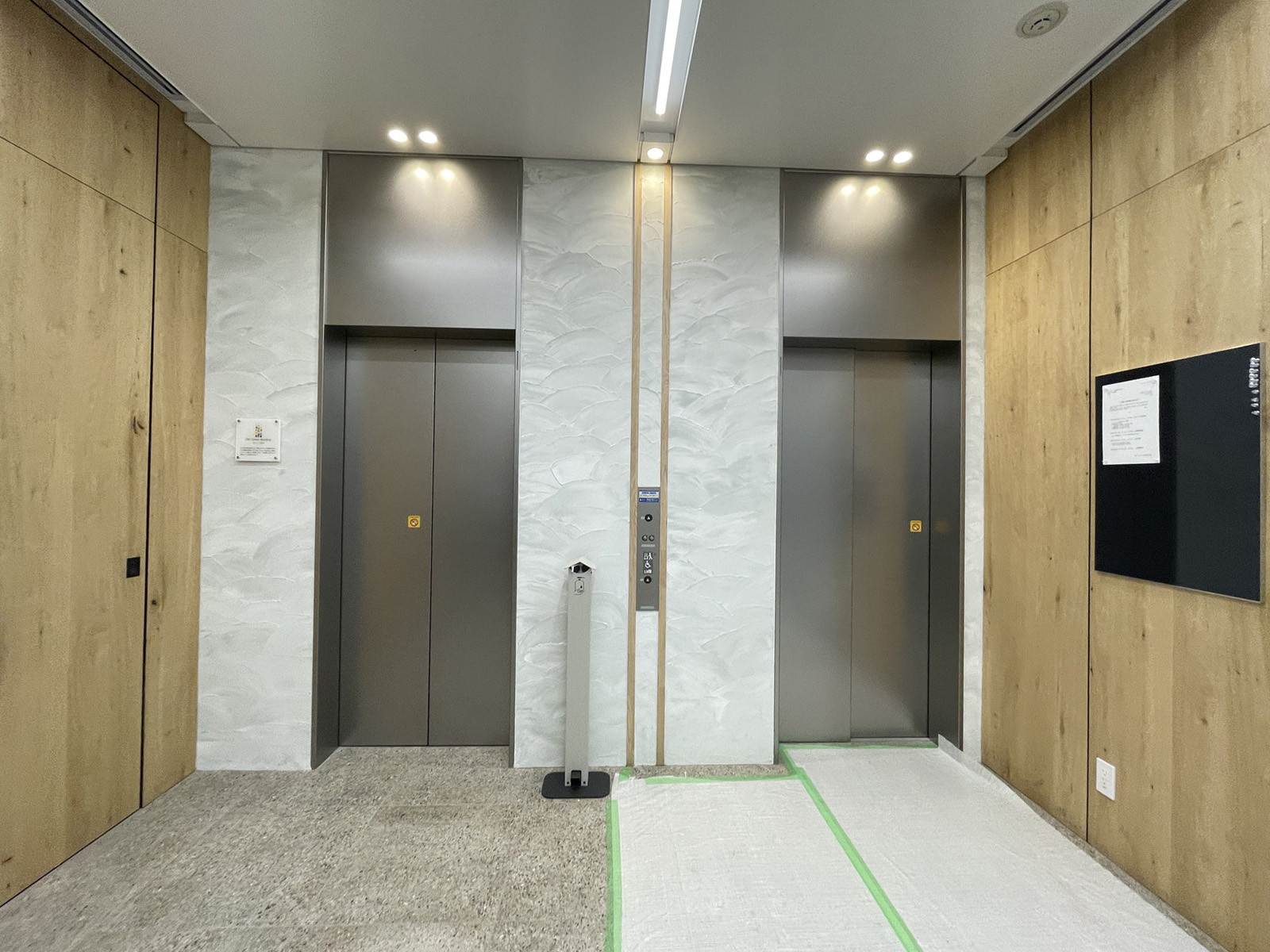 エレベーター(2基)