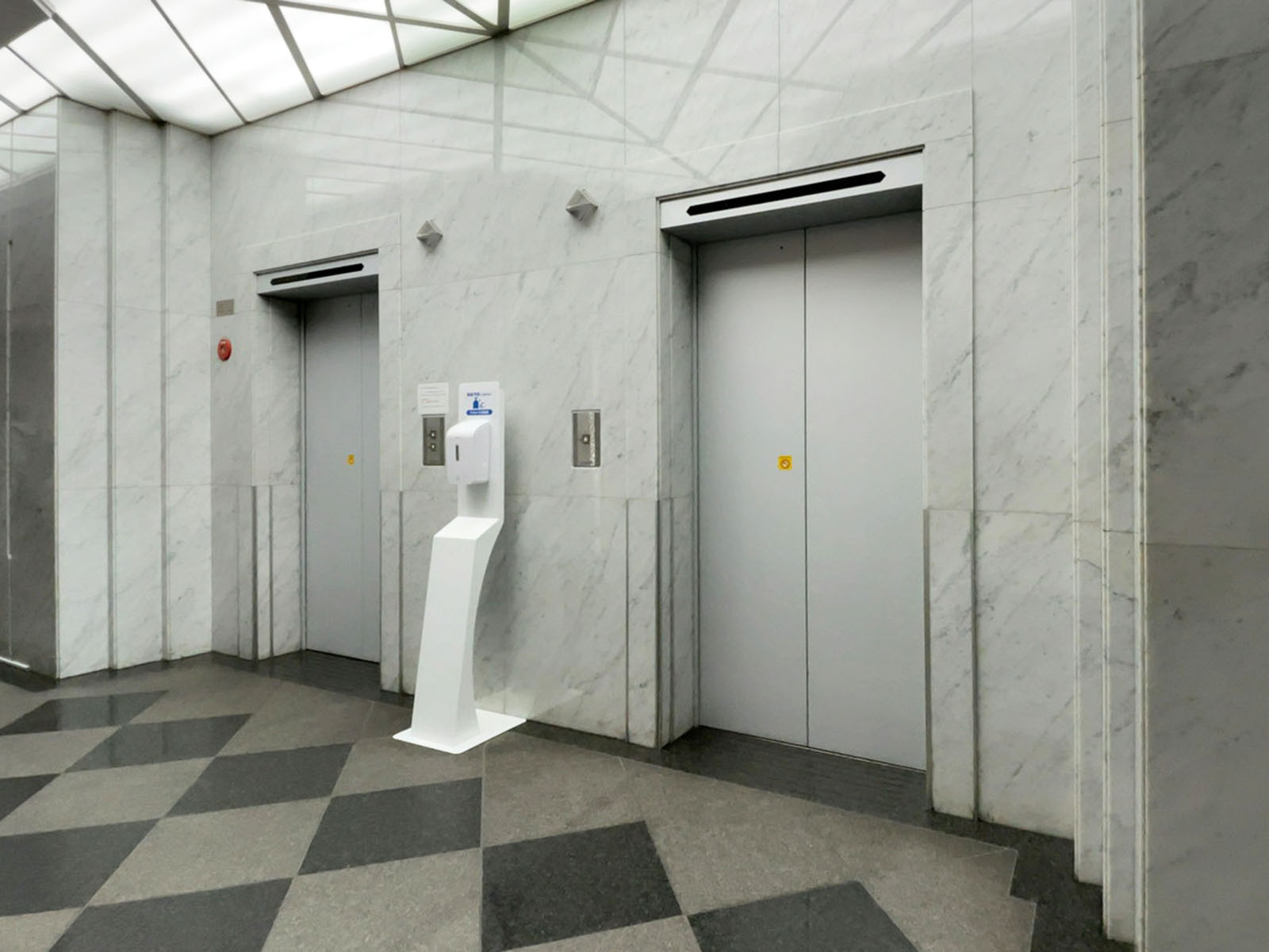エレベーター(2基)