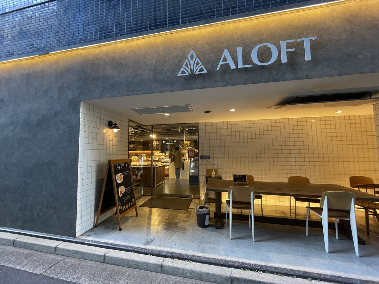 1階飲食店の様子