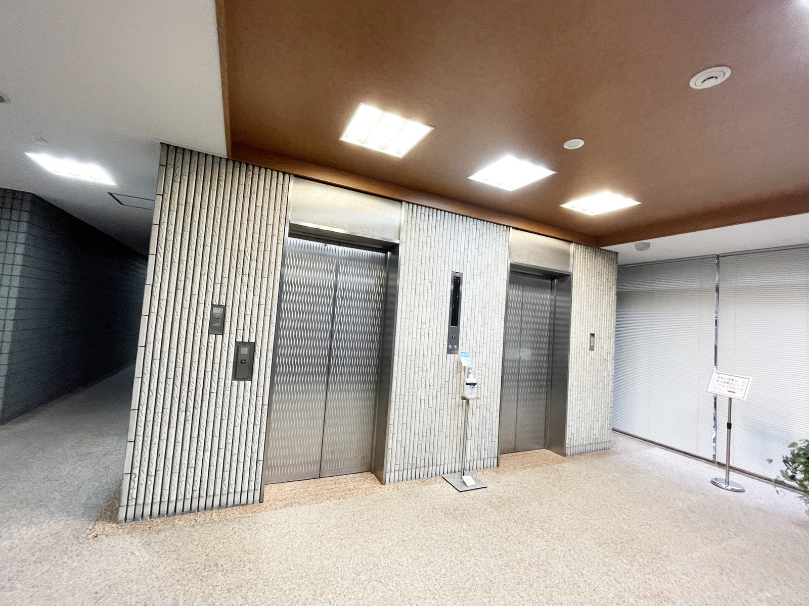 エレベーター(3基)