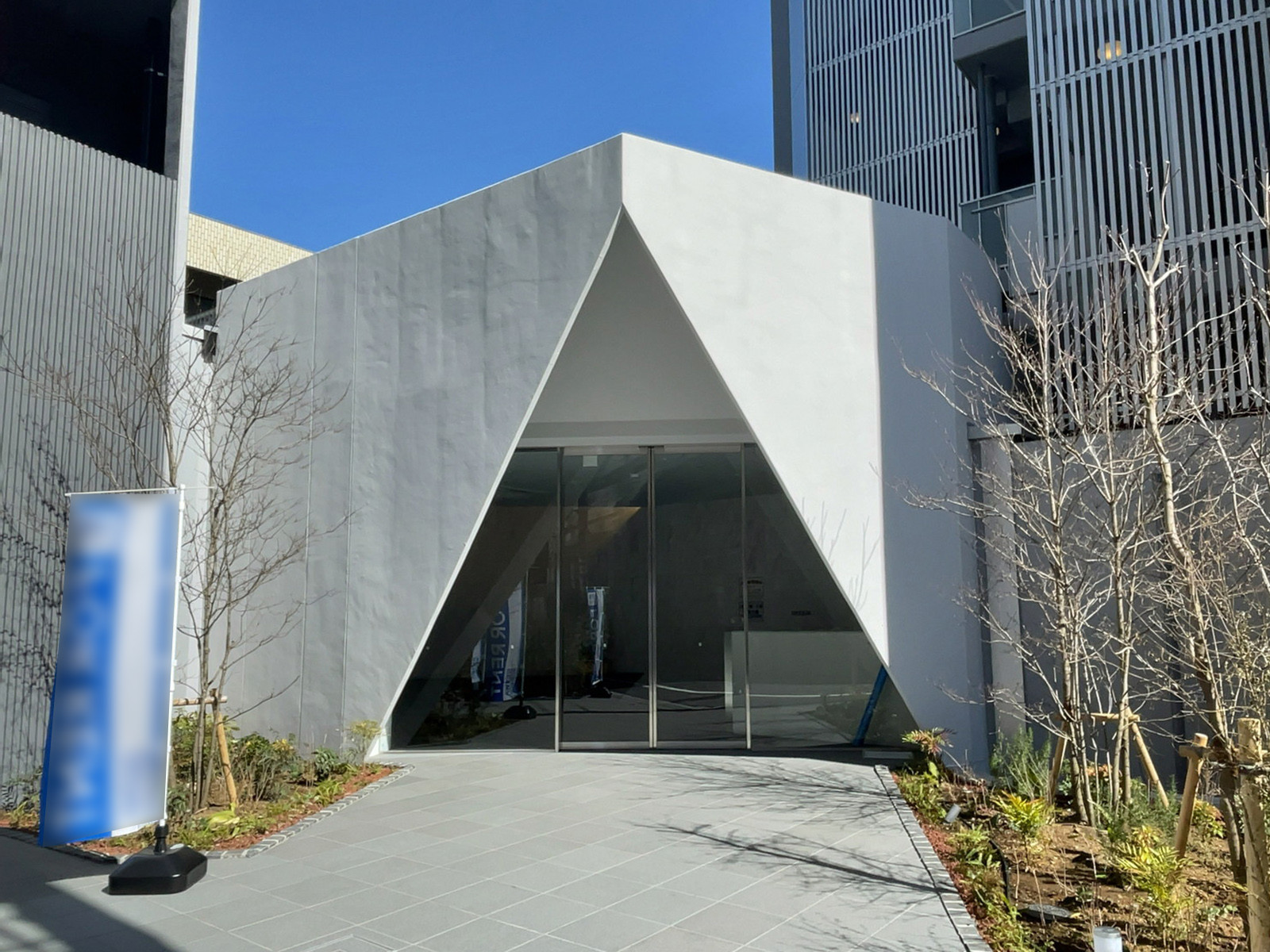 オフィスビル出入口