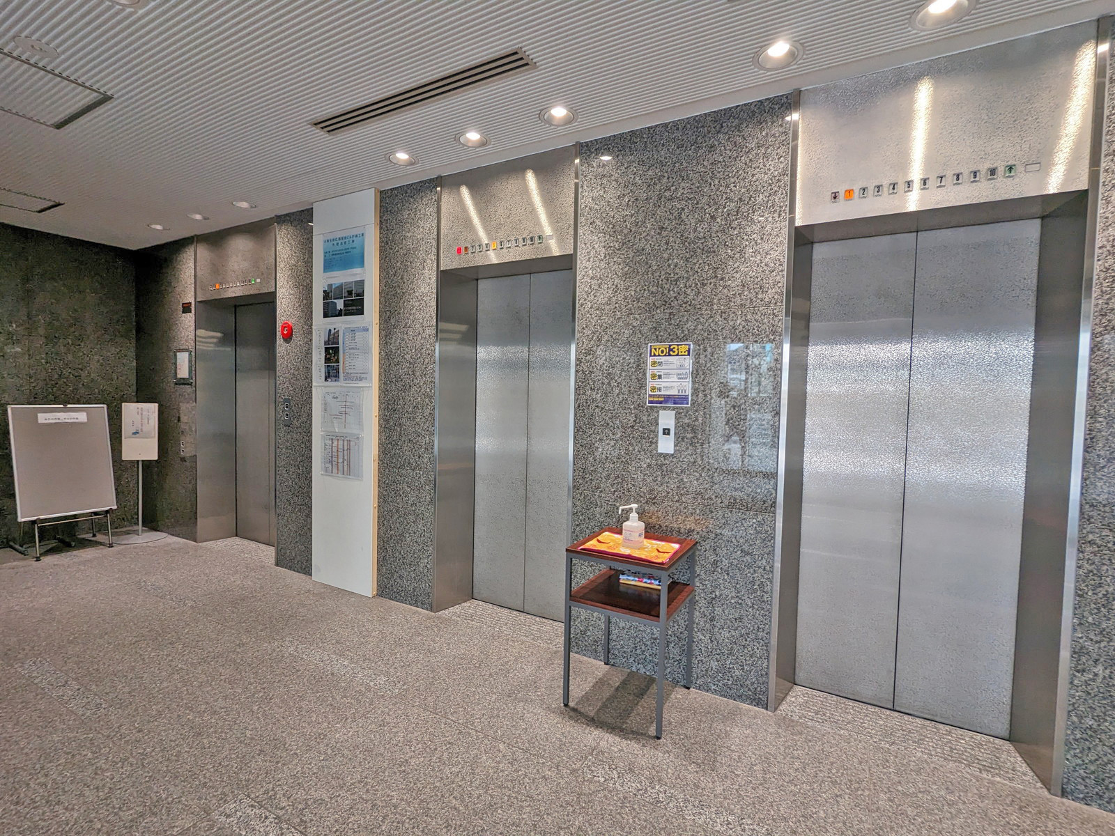 エレベーター（3基）