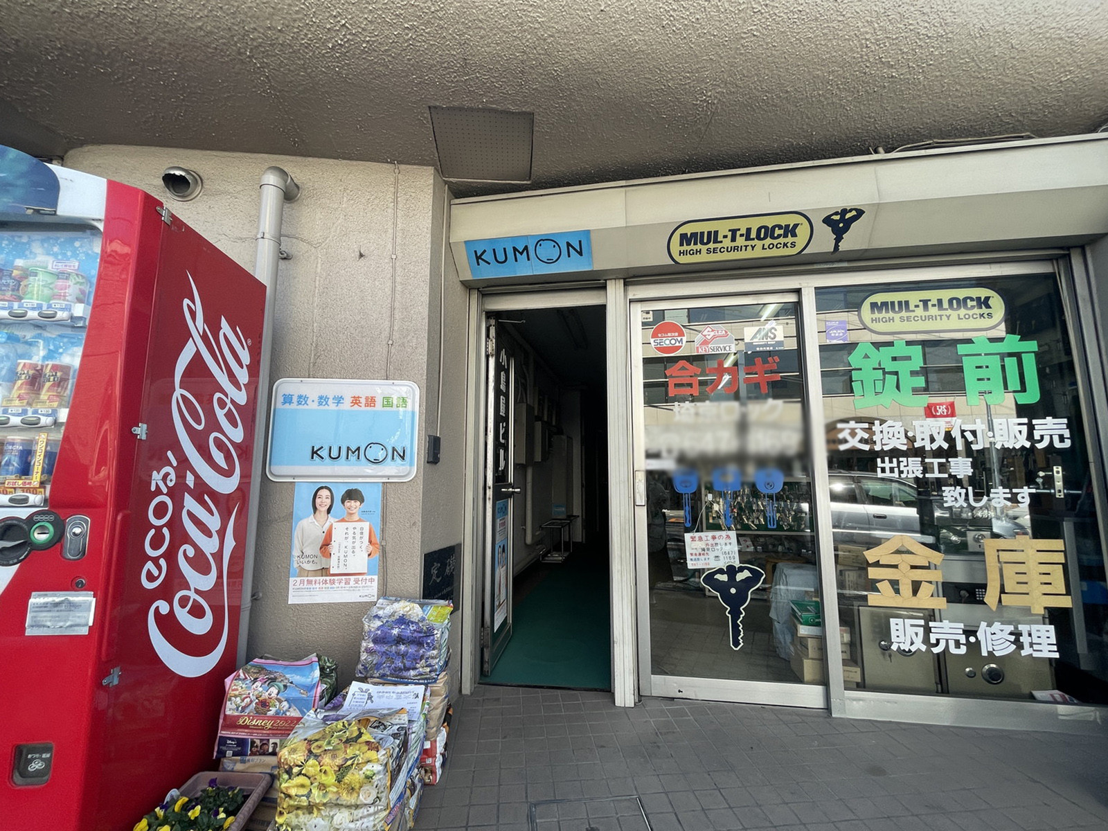 オフィスビル出入口