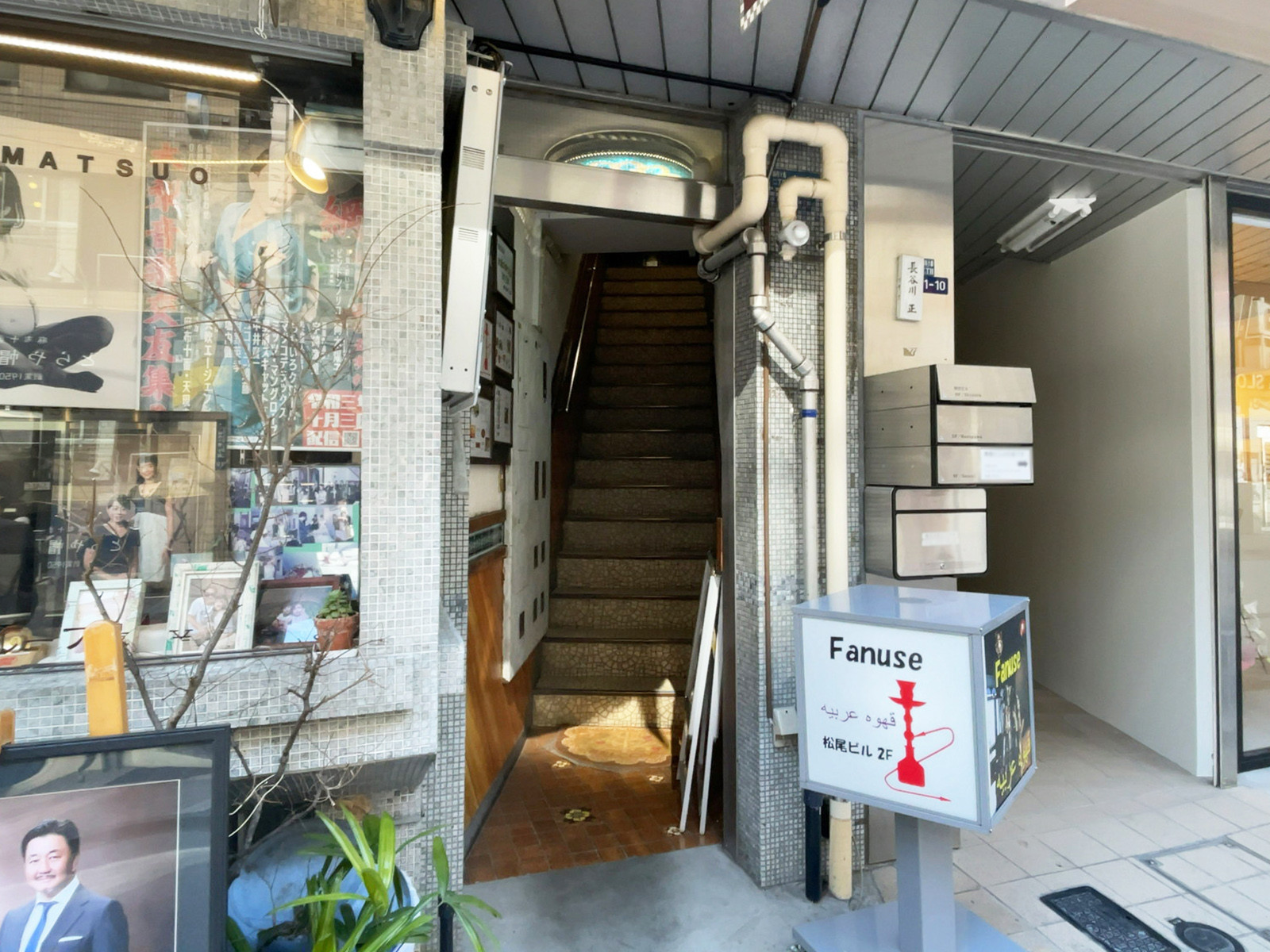 オフィスビル出入口