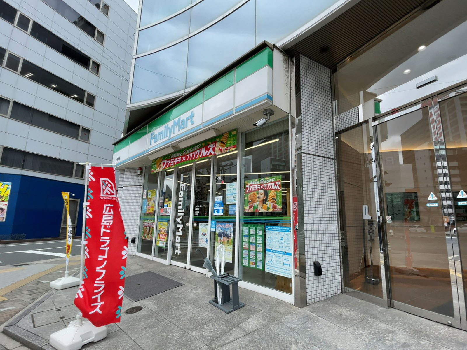1階のファミリーマート上幟町店