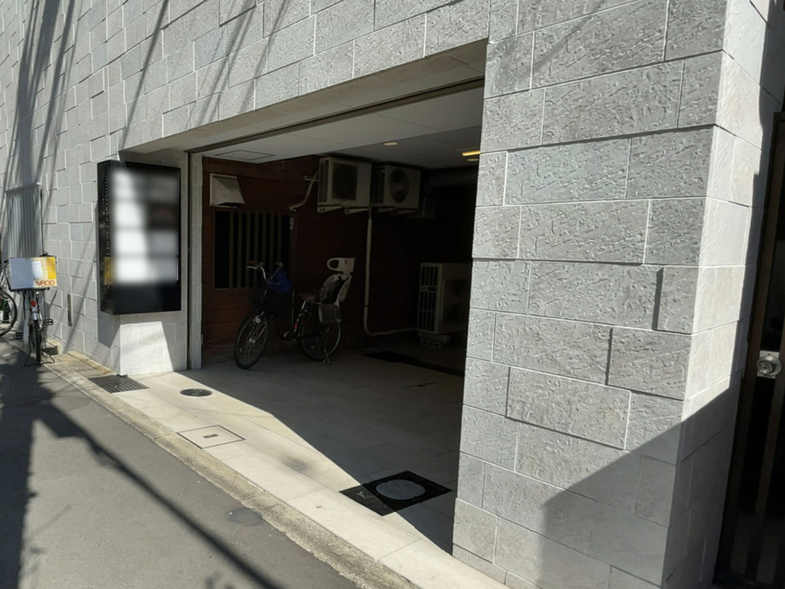 オフィスビル出入口