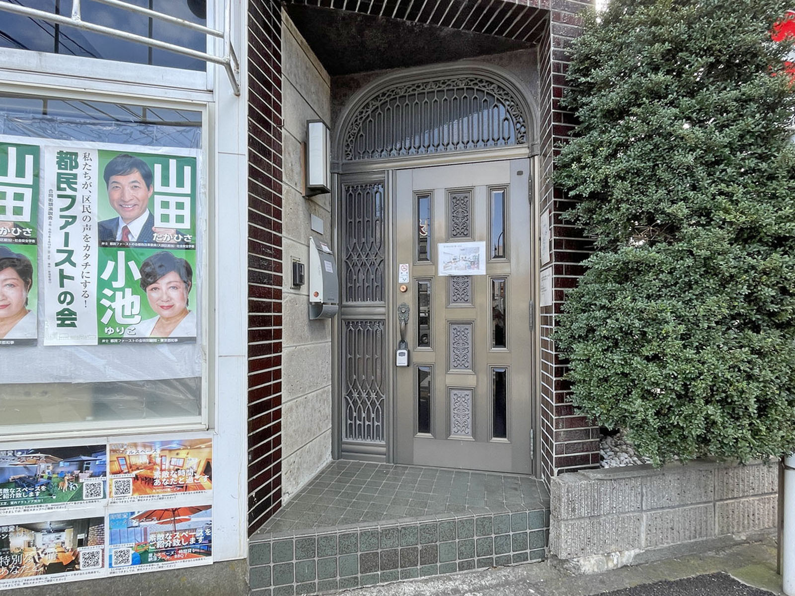 オフィスビル出入口