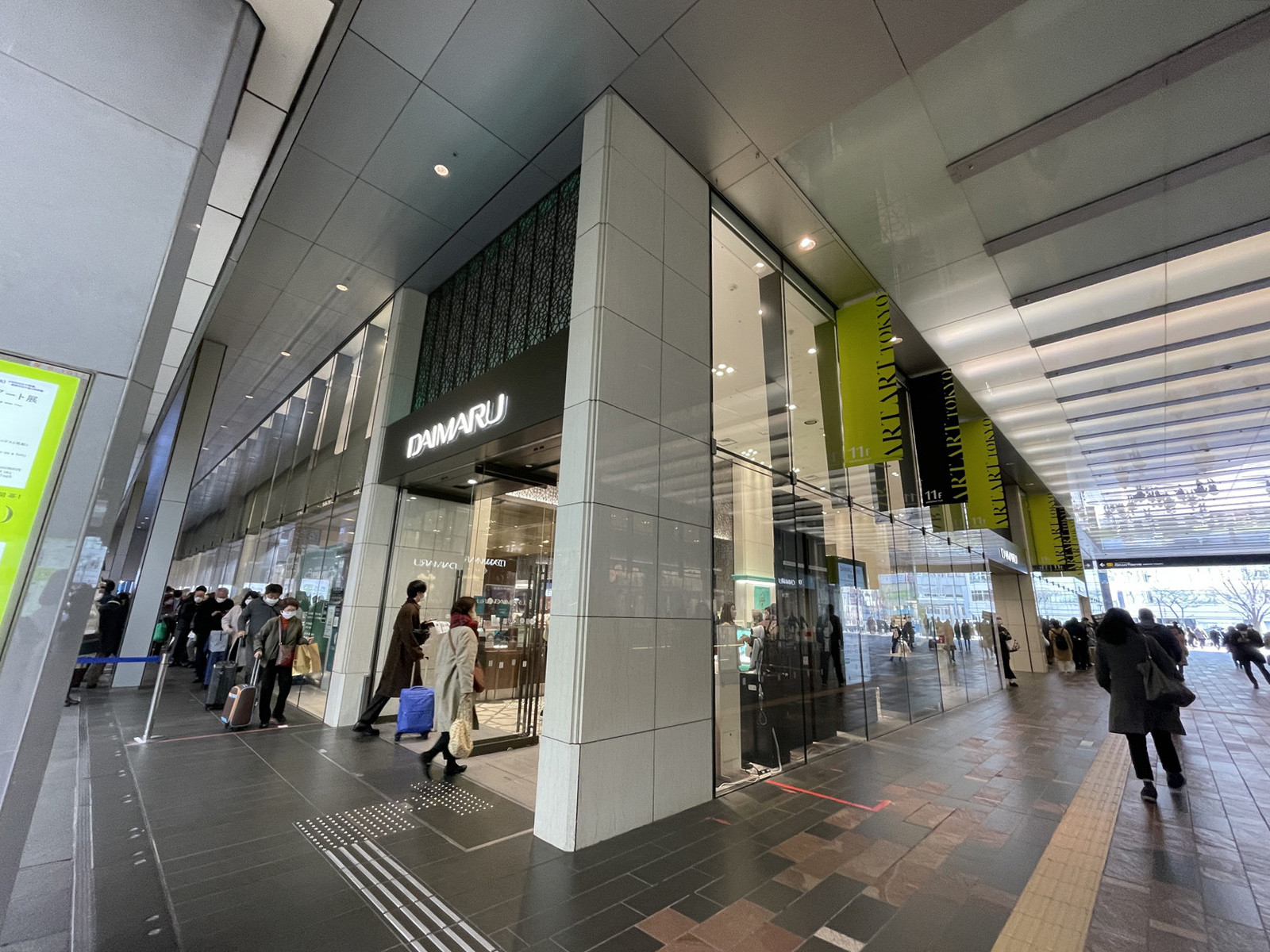 1階の大丸 東京店