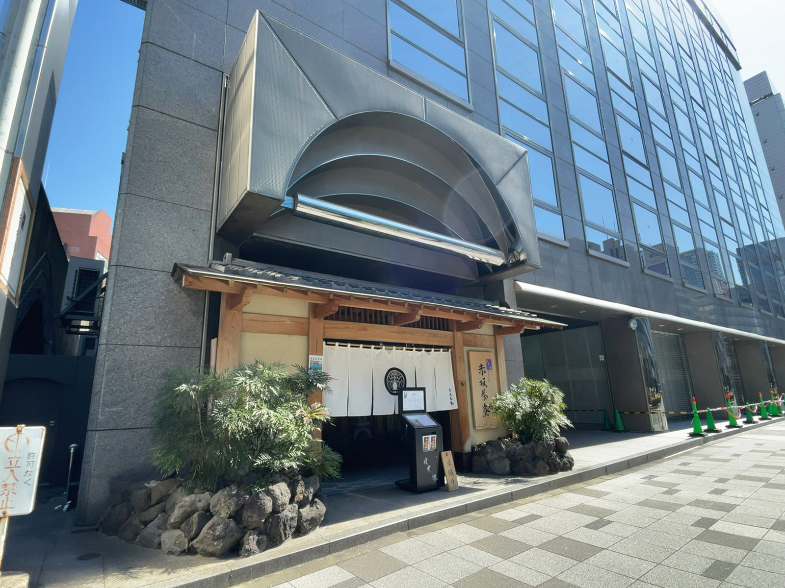 1階飲食店の様子