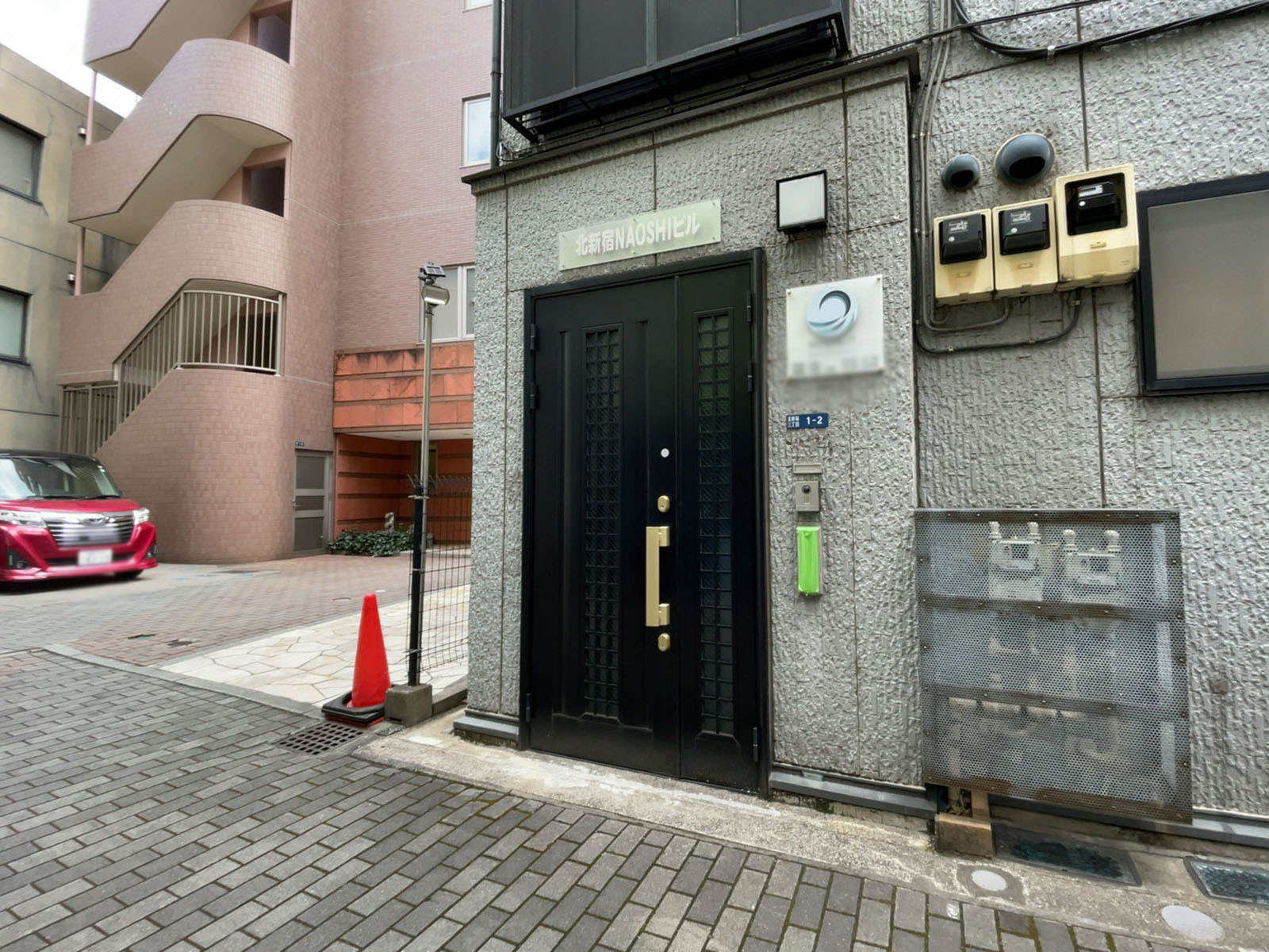 オフィスビル出入口