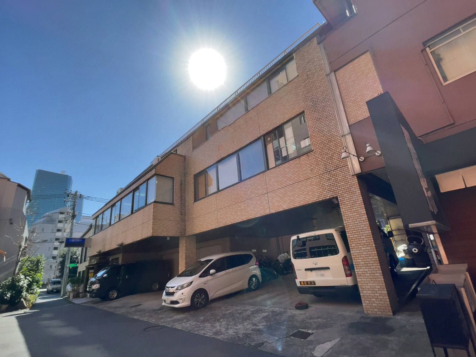 横長の外観