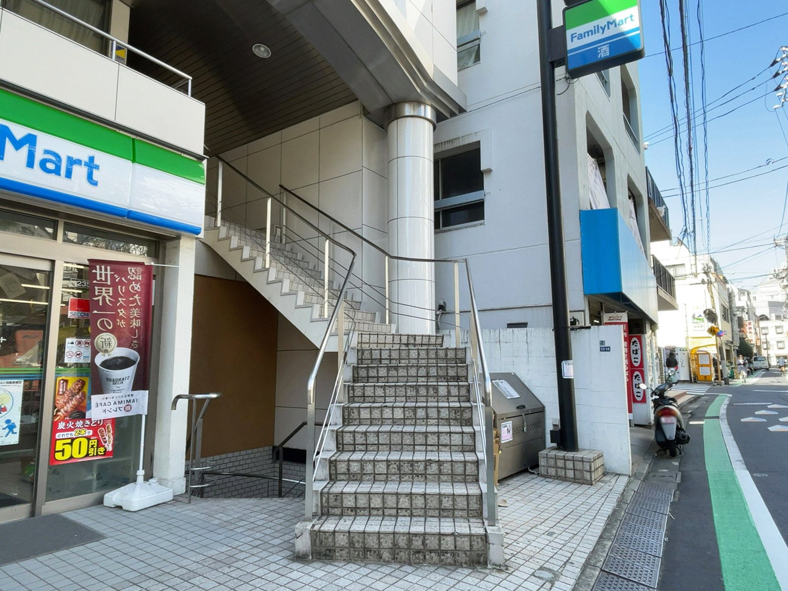 オフィスビル出入口