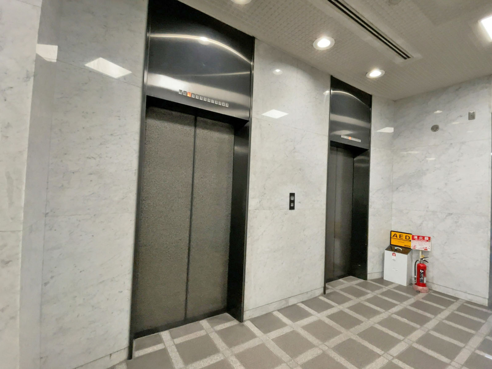 エレベーター(2基)