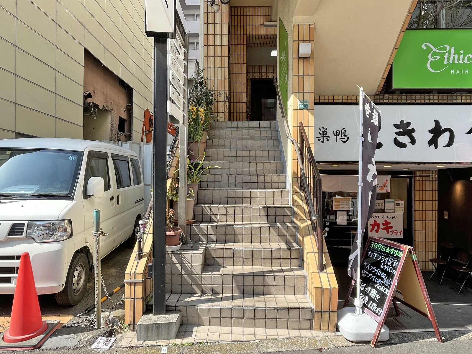 オフィスビル出入り口