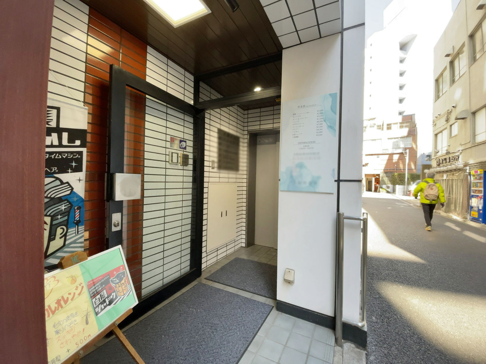 オフィスビル出入口