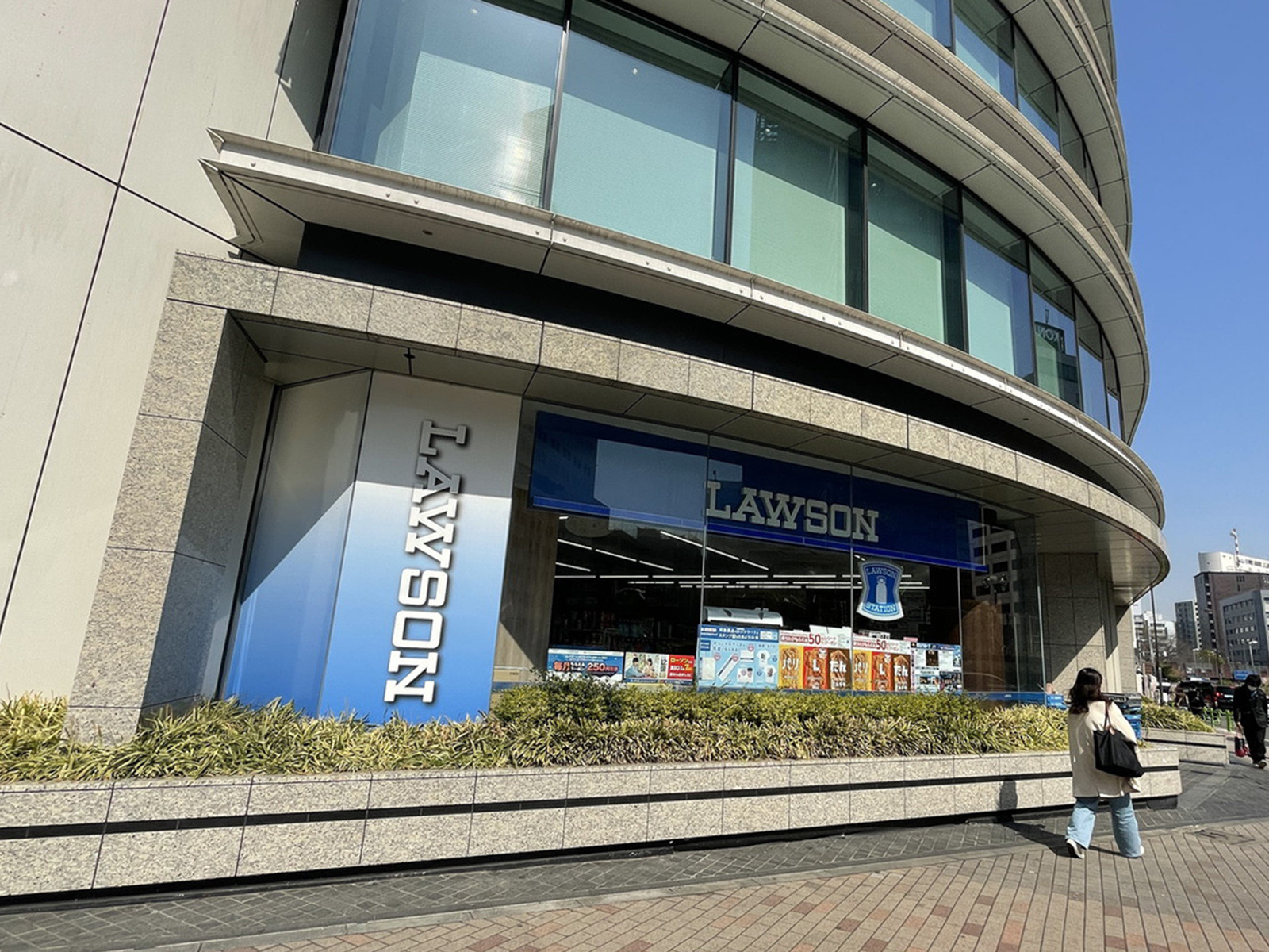 1階のローソン 東銀座駅前店