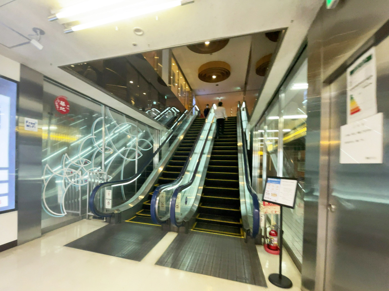 共用部のエスカレーター