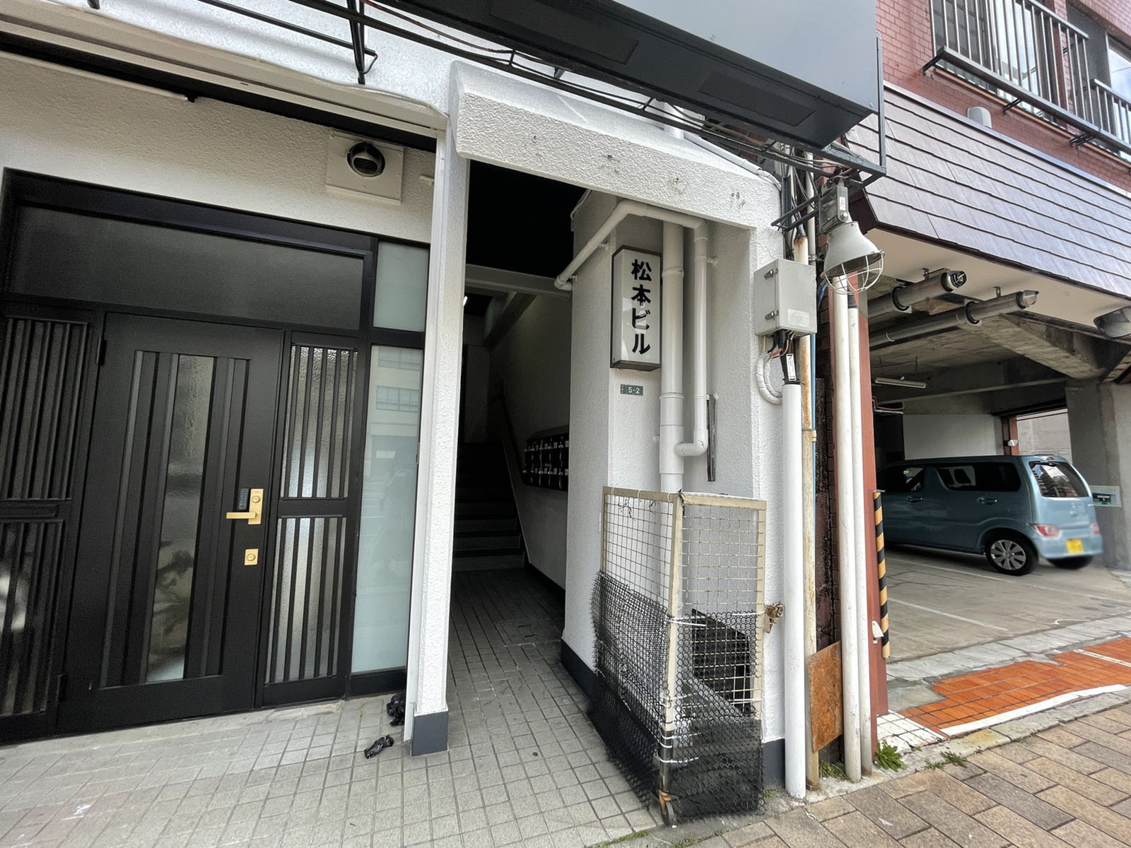 オフィスビル出入口